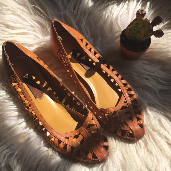 Calico Shoes - Calico open weave tan leather flats for summer!